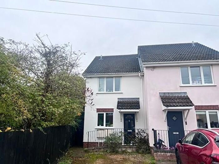 2 Bedroom End Terrace House To Rent In Paterson Road, Aylesbury, HP21