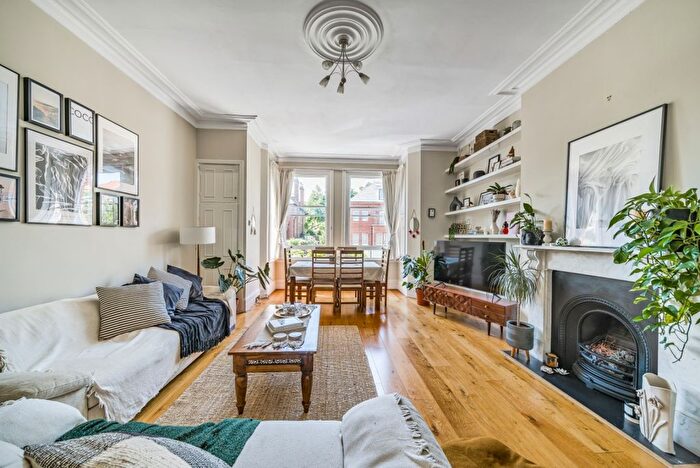 2 Bedroom Flat To Rent In Coolhurst Road, Crouch End, London, N8
