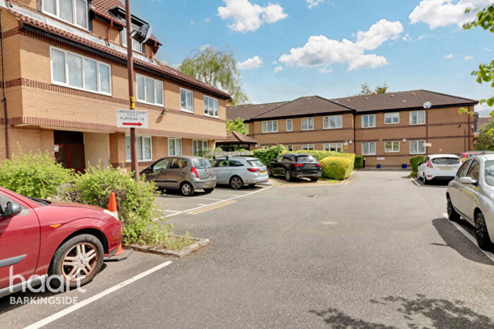 1 Bedroom Flat For Sale In Beehive Lane, Redbridge, IG4