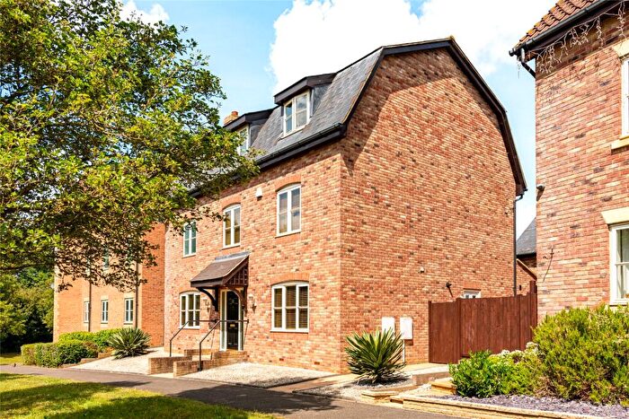 5 Bedroom Detached House For Sale In Colindale Street, Monkston Park, Milton Keynes, Buckinghamshire, MK10