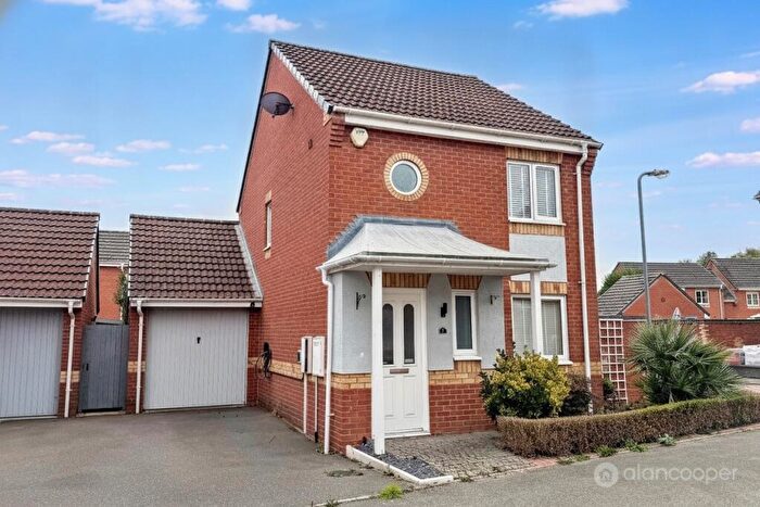 3 Bedroom Detached House For Sale In Clover Way, Bedworth, CV12