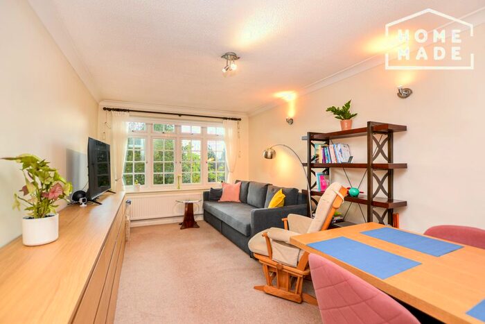 2 Bedroom Flat To Rent In Cooper Beeches, Osterley, TW7