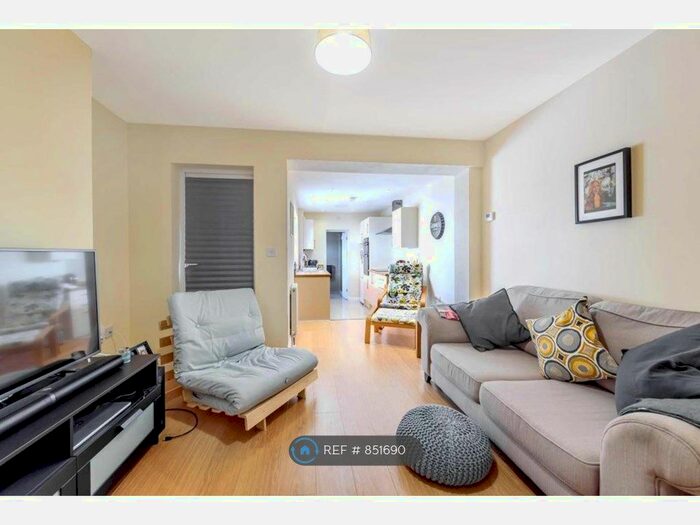 3 Bedroom Terraced House To Rent In Cranbury Road, Reading, RG30