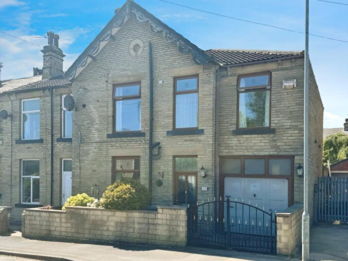 4 Bedroom End Of Terrace House For Sale In Clarence Street, Cleckheaton, BD19