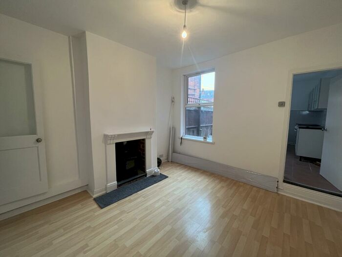 3 Bedroom House To Rent In Dogpool Lane, Birmingham, B30