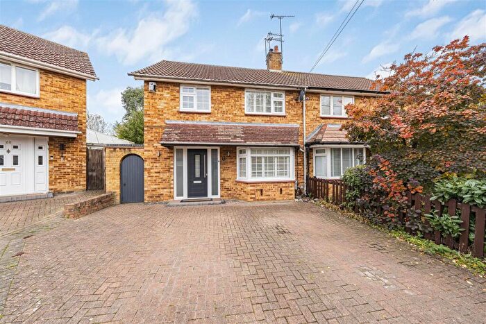 3 Bedroom Semi Detached House For Sale In Hamilton Close, Bricket Wood, St. Albans, AL2