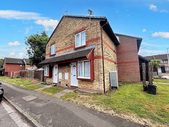 1 Bedroom Link Detached House To Rent In Avondale Drive, Hayes, UB3