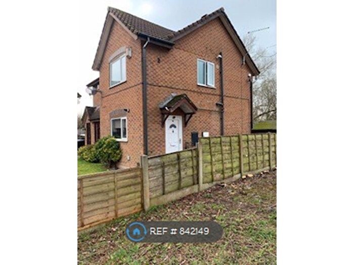 2 Bedroom Semi-Detached House To Rent In Bexhill Road, Stokport, SK3