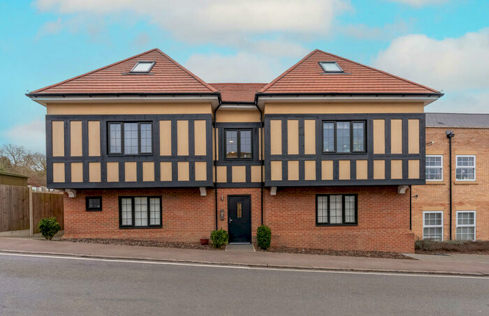 3 Bedroom Apartment For Sale In Chestnut Mews, Theydon Bois, CM16