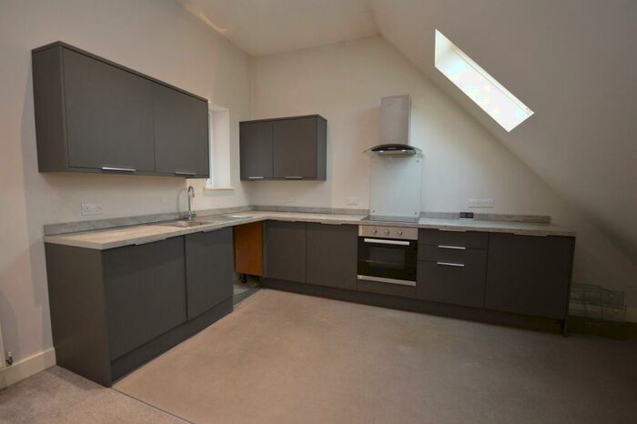 2 Bedroom Flat To Rent In Station Road, Desborough, Kettering, NN14