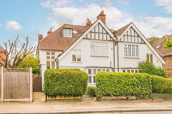 3 Bedroom Flat For Sale In Lydford Road, London, NW2