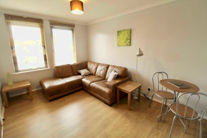 1 Bedroom Flat To Rent In Headland Court, Top Floor, AB10