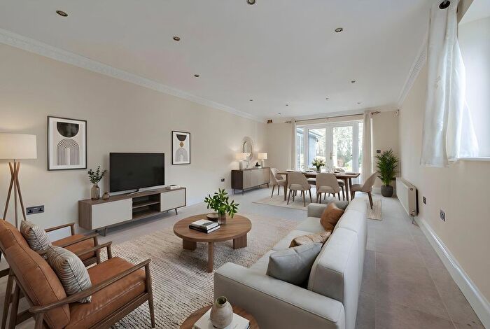 5 Bedroom Detached Bungalow For Sale In Yarmouth Road, Lowestoft, NR32