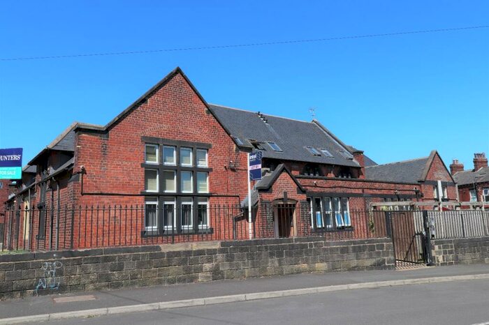 2 Bedroom Flat To Rent In St Hughes Lodge, Armley, Leeds, West Yorkshire, LS12