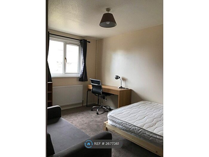 5 Bedroom Terraced House To Rent In Park Barn Drive, Guildford, GU2