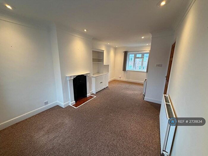 1 Bedroom Flat To Rent In Byng Drive, Potters Bar, EN6