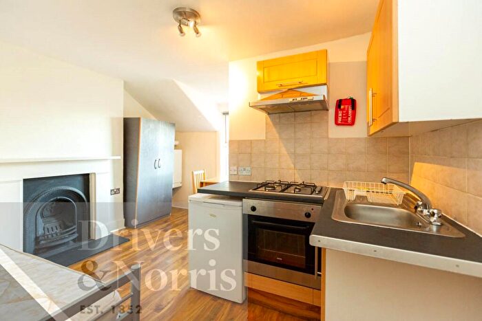 Apartment To Rent In Holloway Road, Archway, London, N19