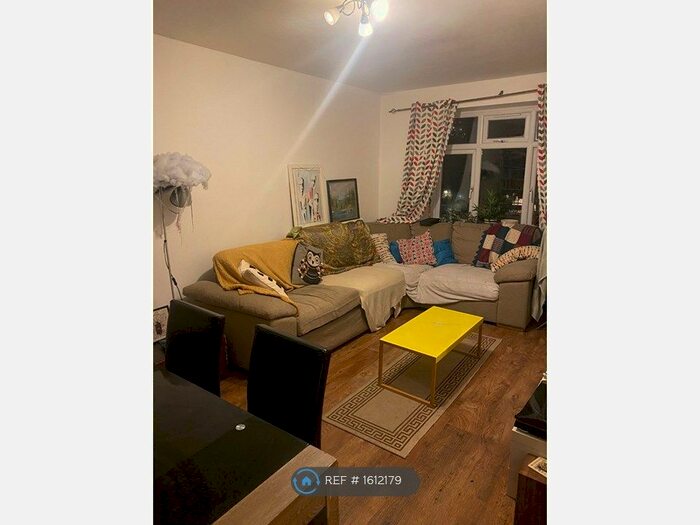 2 Bedroom Flat To Rent In Stamford House, London, N15