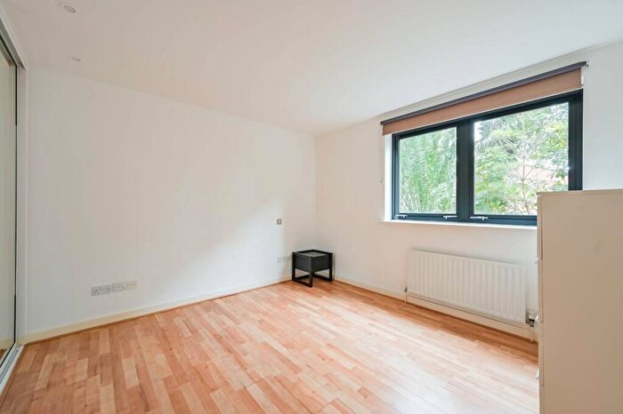 1 Bedroom Flat For Sale In Ocean Wharf, , Docklands, London, E14