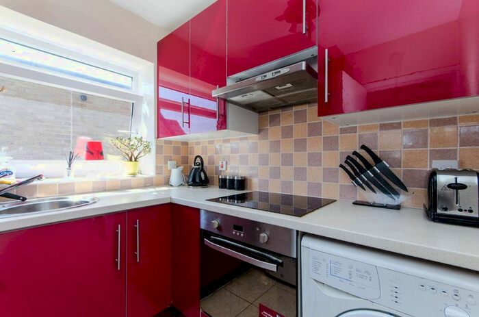 Studio To Rent In Morden Road, South Wimbledon, London, SW19