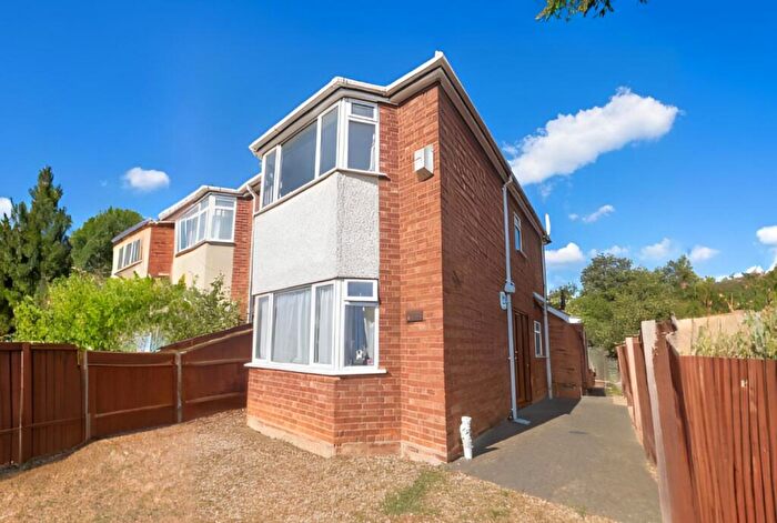 3 Bedroom Semi-Detached House To Rent In Green Park, Cambridge, Cambs, CB4