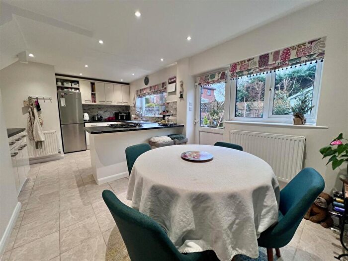 4 Bedroom Detached House For Sale In Burnell Close, Bidford-On-Avon, Alcester, B50