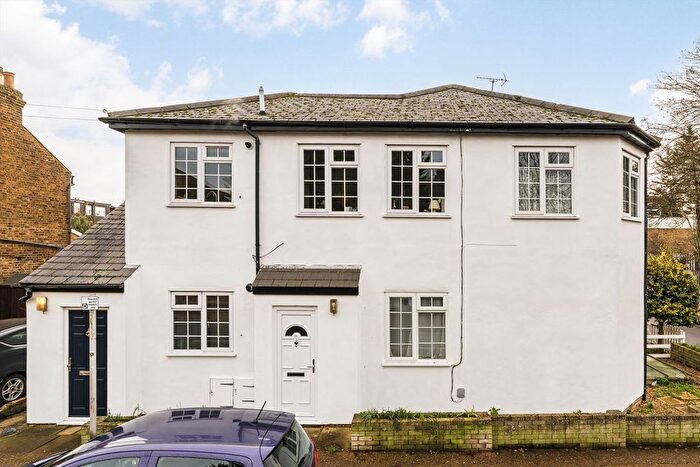 1 Bedroom Flat To Rent In Lion Road, Twickenham, TW1