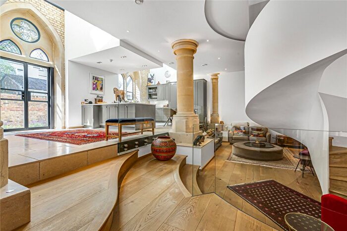 2 Bedroom Flat To Rent In Station Road, Teddington, TW11