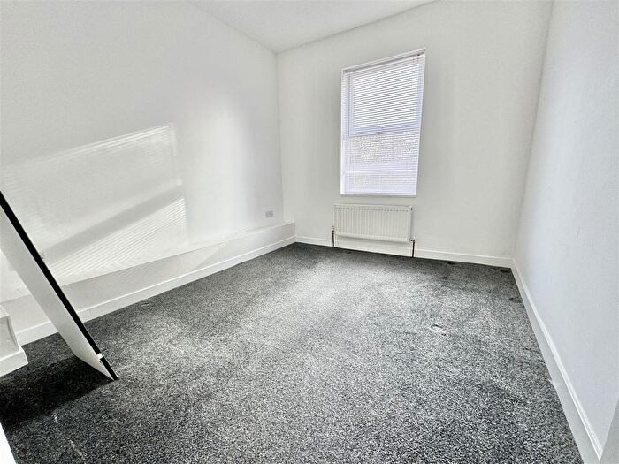 3 Bedroom Terraced House For Sale In Chiltern Road, Dunstable, LU6