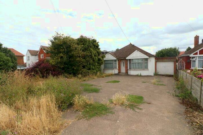 3 Bedroom Bungalow To Rent In Stoke Road, Hoo, Rochester, ME3