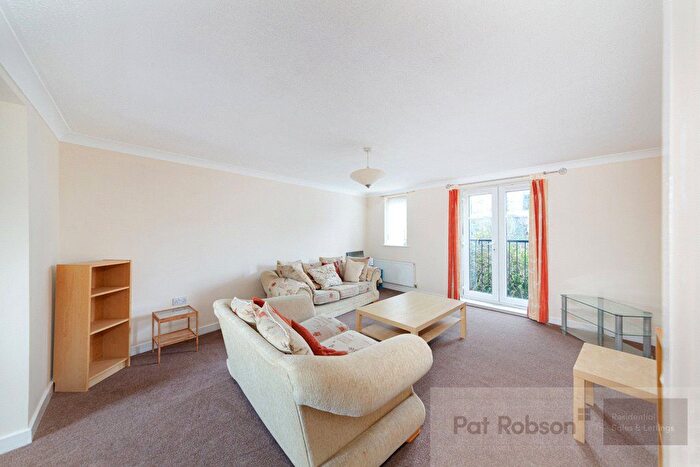 2 Bedroom Flat To Rent In Chillingham Road Flat, Heaton, Newcastle Upon Tyne, NE6