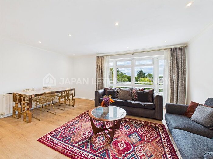 2 Bedroom Flat To Rent In Glenmore Lawns, Argyle Road, West Ealing, W13