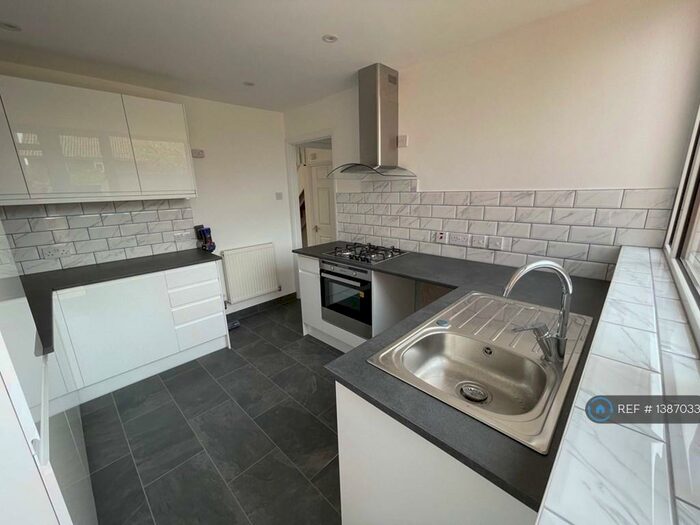 3 Bedroom Detached House To Rent In Priest Walk, Gravesend, DA12