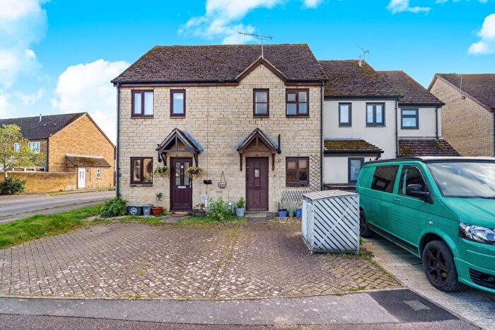 2 Bedroom Terraced House For Sale In Manor Road, Witney, OX28