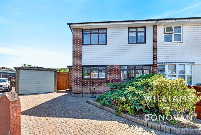 3 Bedroom Semi Detached House For Sale In Woodcote Way, Benfleet, SS7