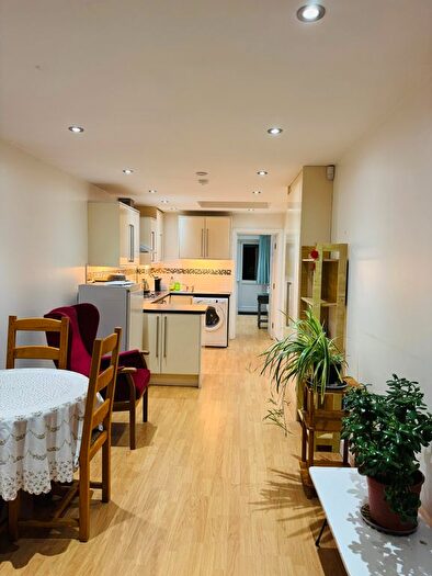 2 Bedroom Flat To Rent In Rayners Lane, Harrow, HA2