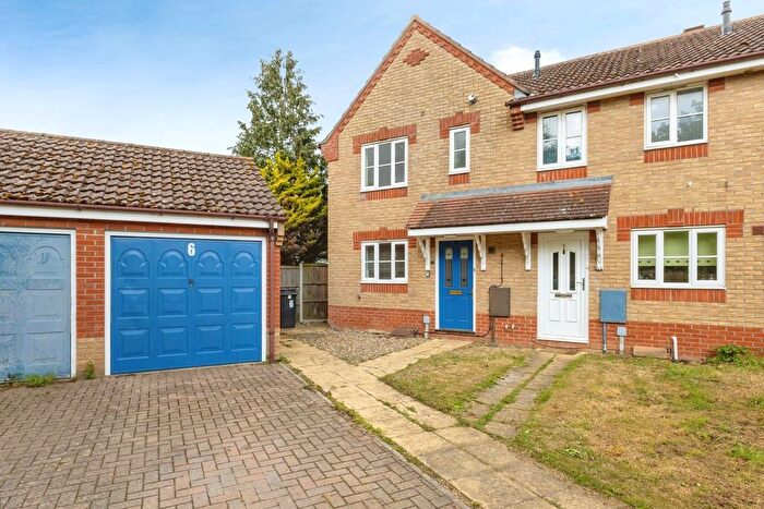 3 Bedroom End Of Terrace House For Sale In Gentian Way, Attleborough, Norfolk, NR17