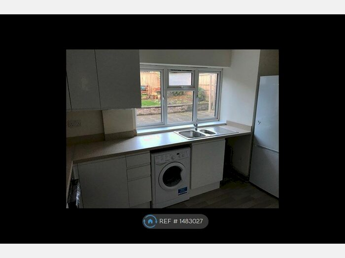 3 Bedroom Flat To Rent In Barcombe Avenue, Streatham Hill, SW2