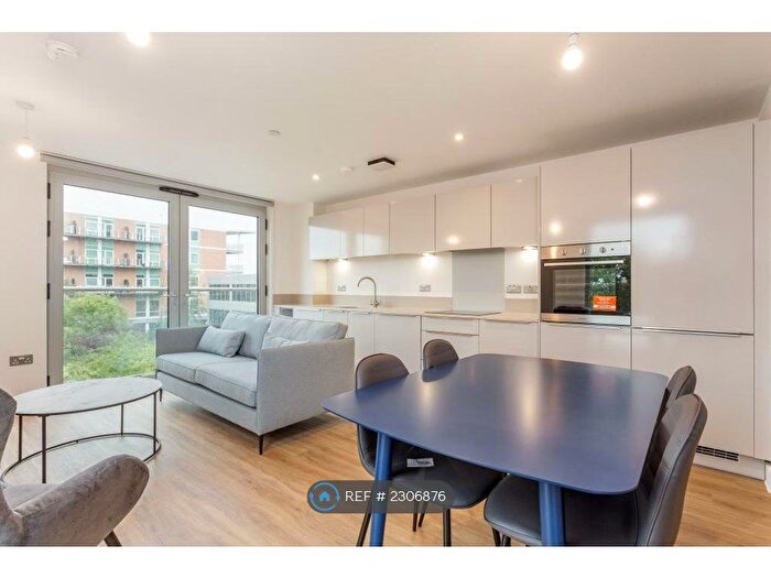 2 Bedroom Flat To Rent In Silbury Boulevard, Milton Keynes, MK9