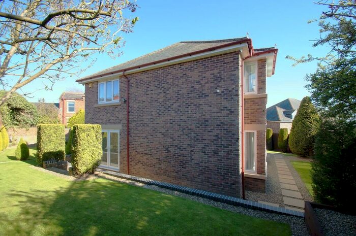4 Bedroom Detached House For Sale In Red House Gardens, Willington, DL15