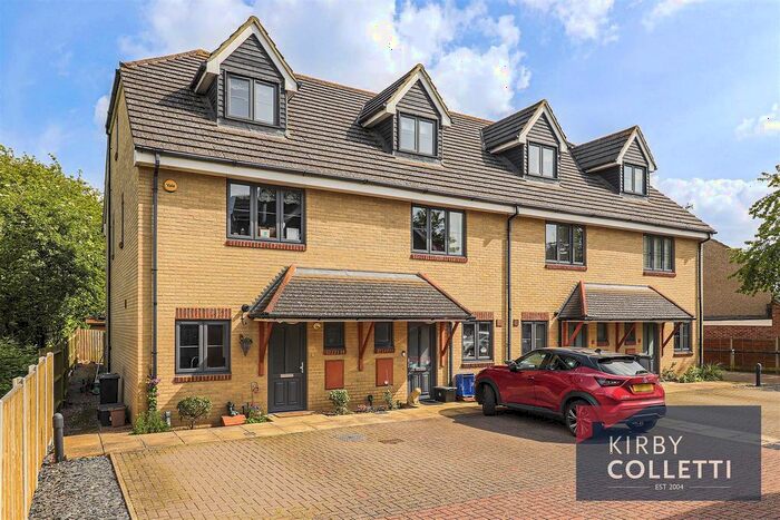 3 Bedroom End Terrace House For Sale In De Burgh Close, Broxbourne, EN10