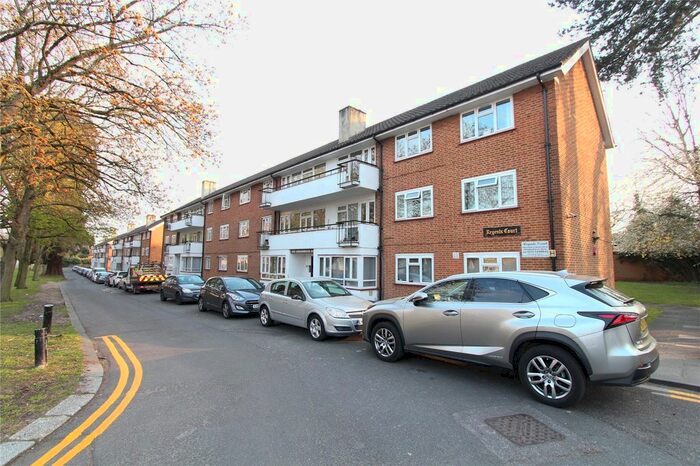 3 Bedroom Flat To Rent In Regents Court, Stonegrove, Edgware, HA8