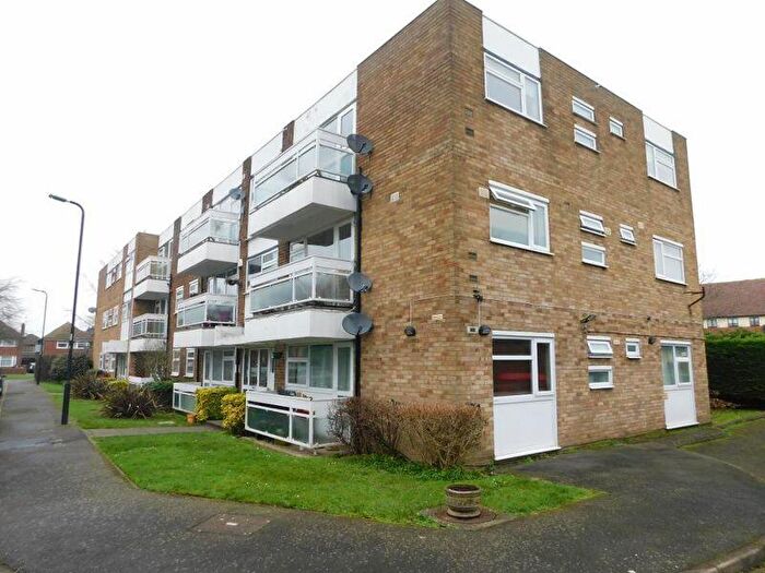 1 Bedroom Flat To Rent In Arundel Court, Slough, SL3