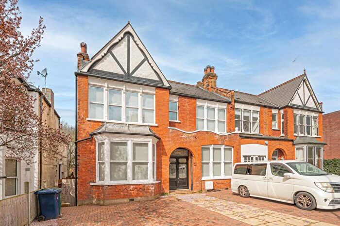 4 Bedroom Semi-Detached House To Rent In Holden Road, Woodside Park, London, N12