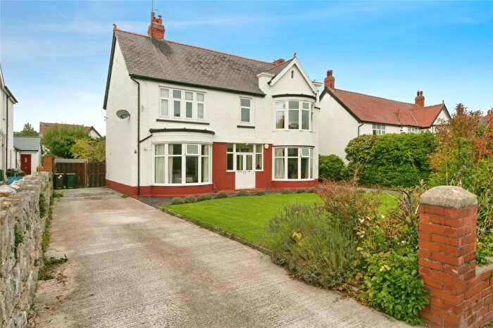 2 Bedroom Flat For Sale In Grosvenor Road, Colwyn Bay, Conwy, LL29