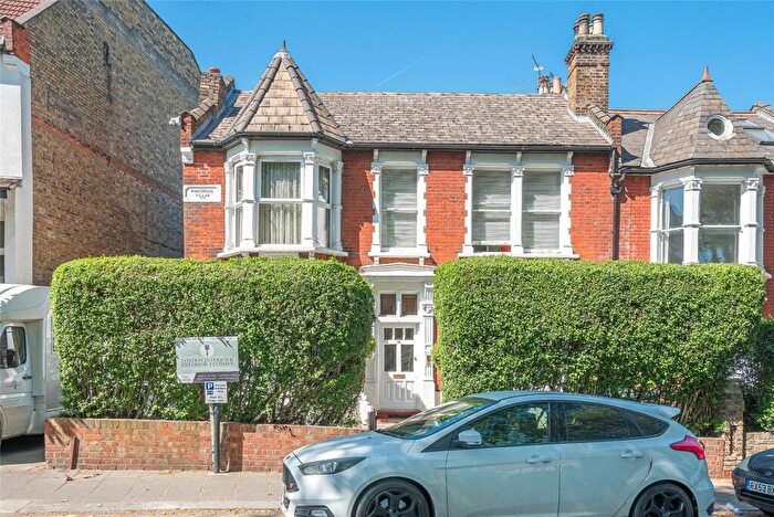 2 Bedroom Apartment For Sale In Tottenham Lane, London, N8