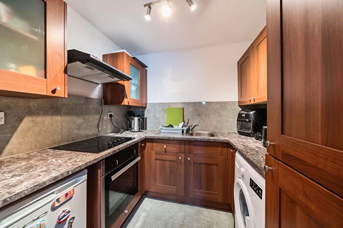 Apartment To Rent In Snowdon Drive, Hendon, NW9