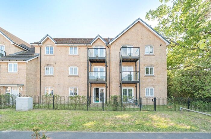 2 Bedroom Flat For Sale In Budd Grove, Winnersh, Wokingham, RG41