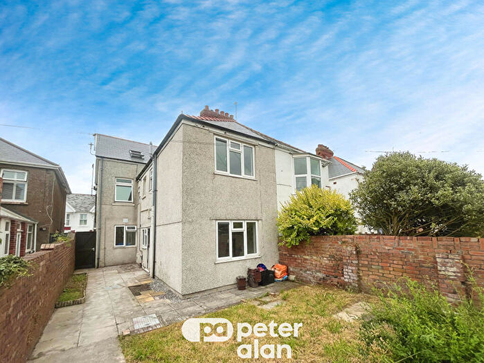 2 Bedroom Flat To Rent In Picton Avenue, Porthcawl, CF36