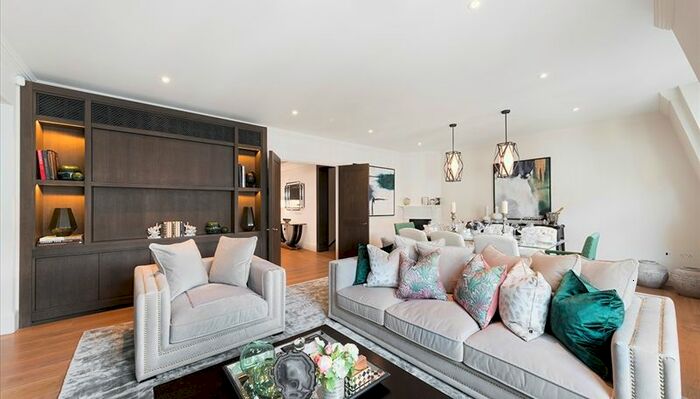 2 Bedroom Flat To Rent In Duke Street, Mayfair, London, W1K